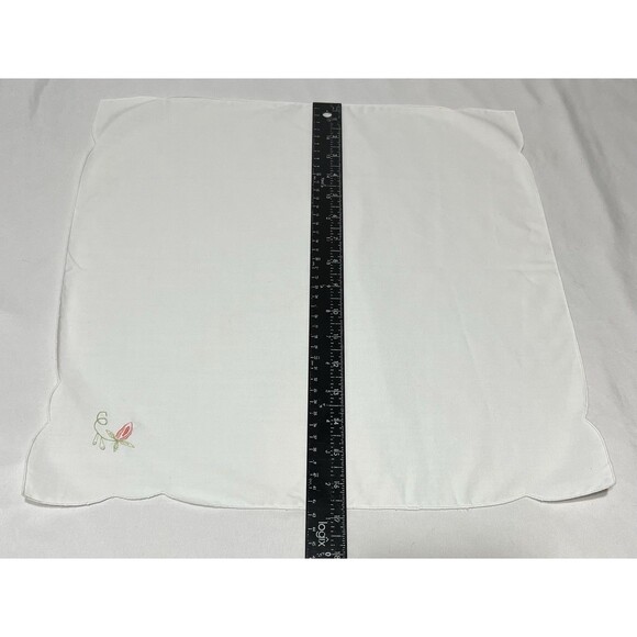 5 Vintage embroidery floral Lilly scalloped edge dinner napkins Farmhouse LN - Picture 3 of 5